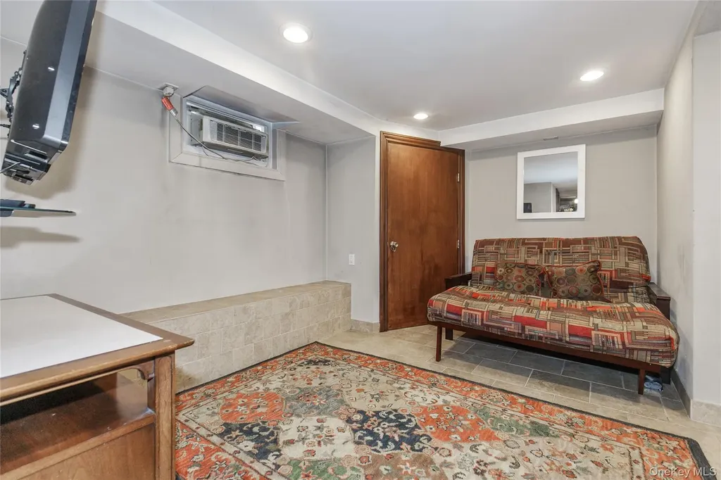 548 E State Street Long Beach NY 11561