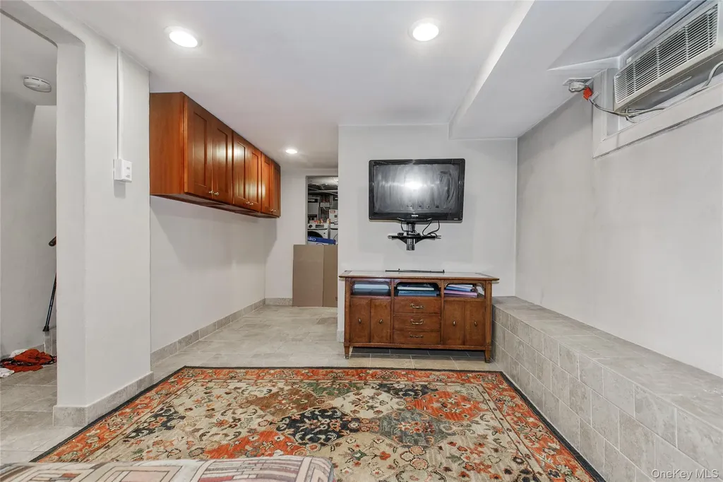 548 E State Street Long Beach NY 11561