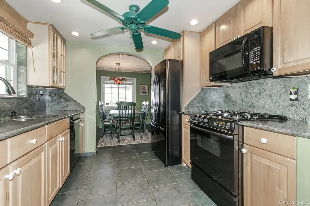 548 E State Street Long Beach NY 11561