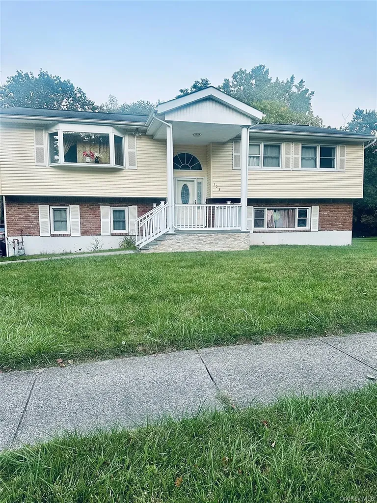 123 Rockland Lane Spring Valley NY 10977