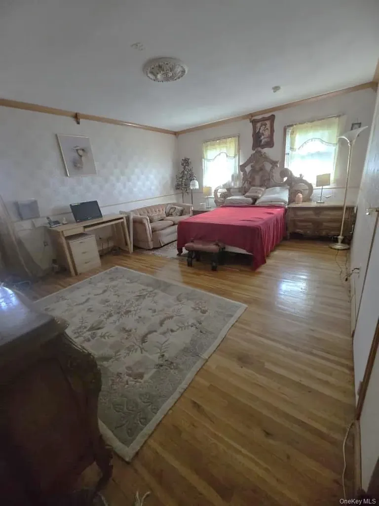 542 Hemlock Drive Cedarhurst NY 11516
