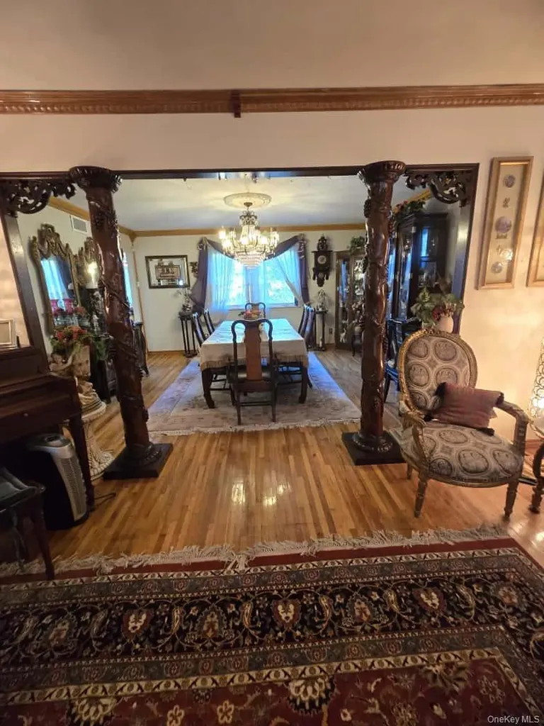 542 Hemlock Drive Cedarhurst NY 11516