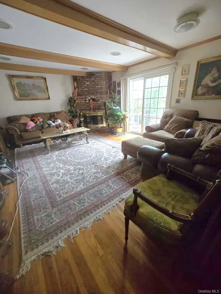 542 Hemlock Drive Cedarhurst NY 11516