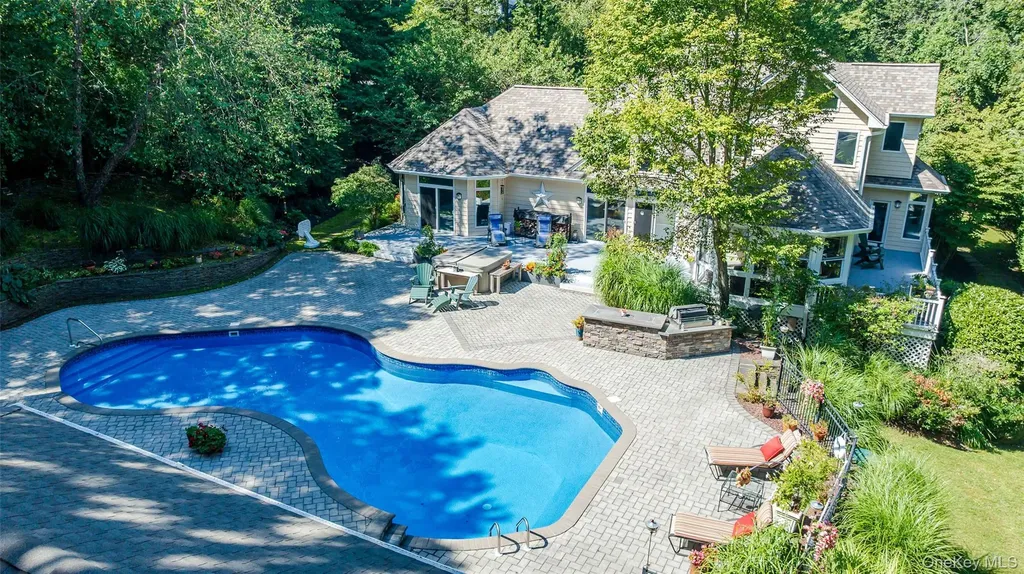 140 N Woods Drive Wading River NY 11792