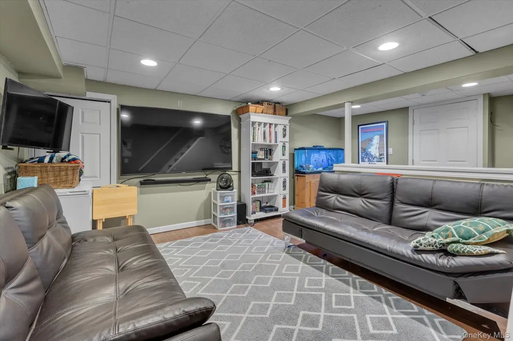 48 Terry Road Northport NY 11768