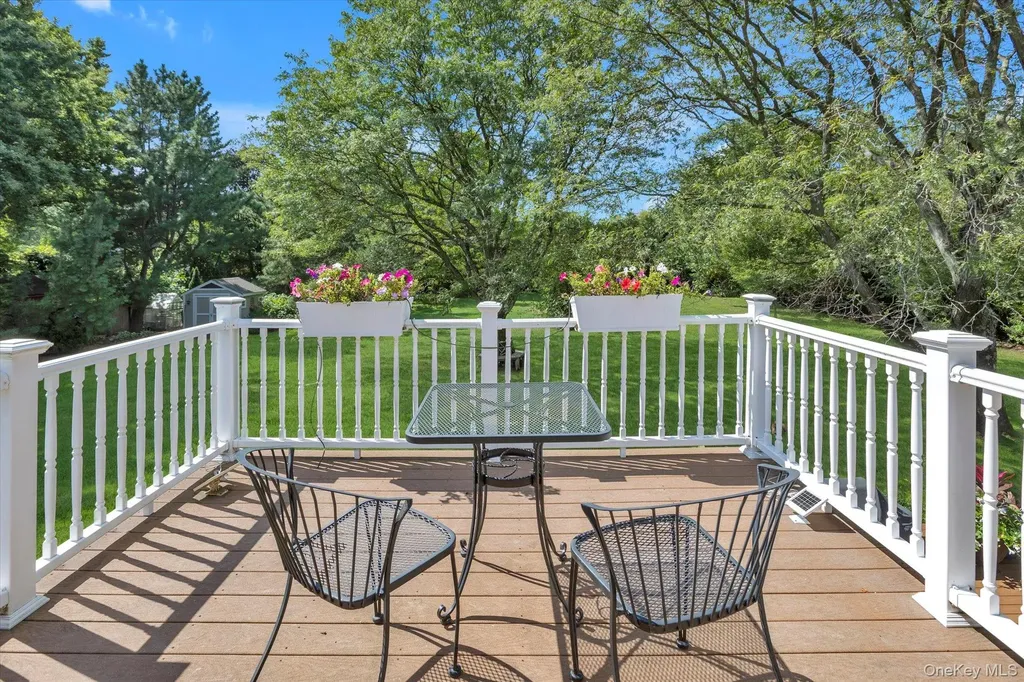 48 Terry Road Northport NY 11768