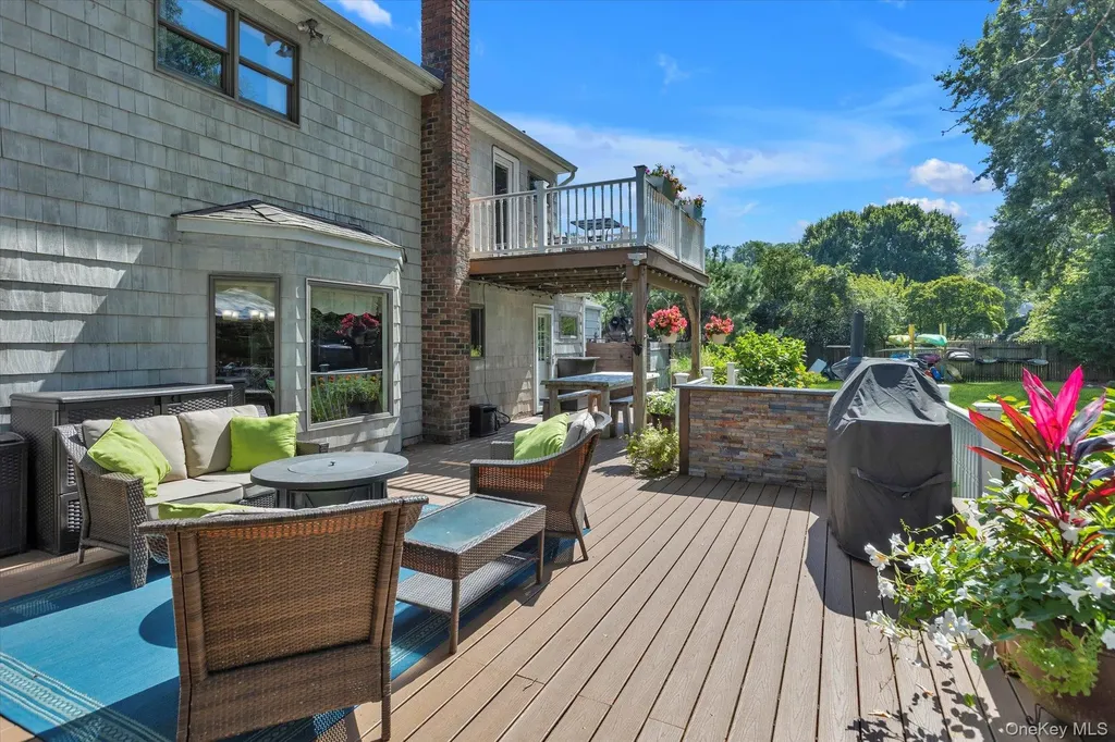 48 Terry Road Northport NY 11768