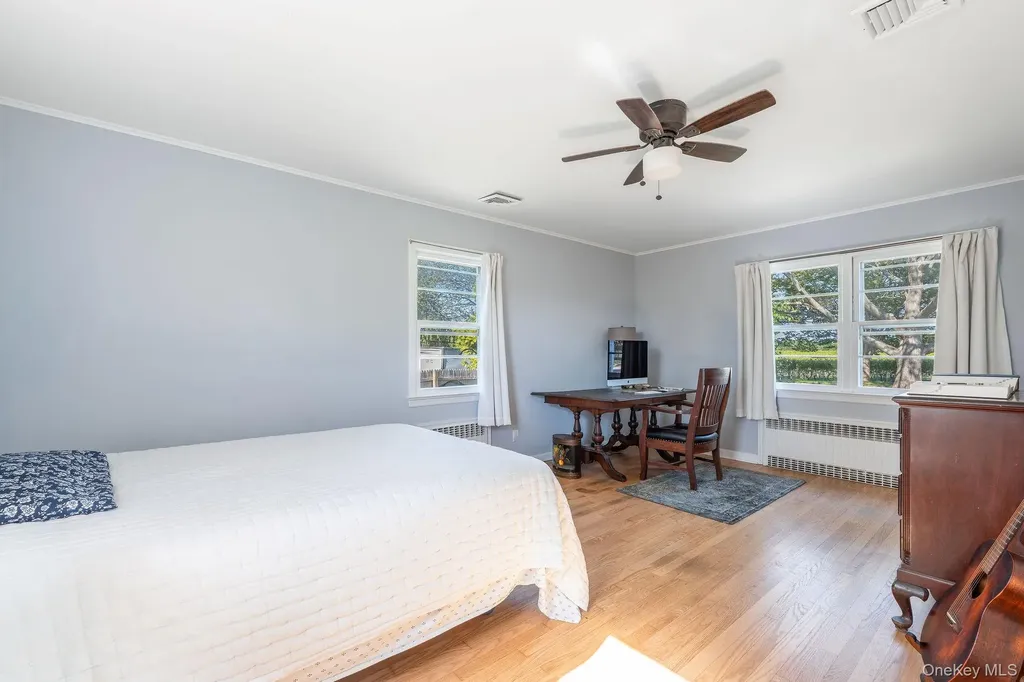 585 Peconic Lane Peconic NY 11958