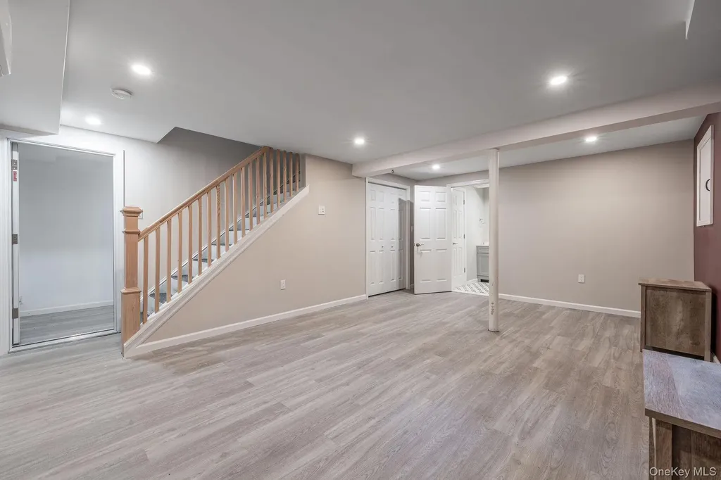 585 Peconic Lane Peconic NY 11958