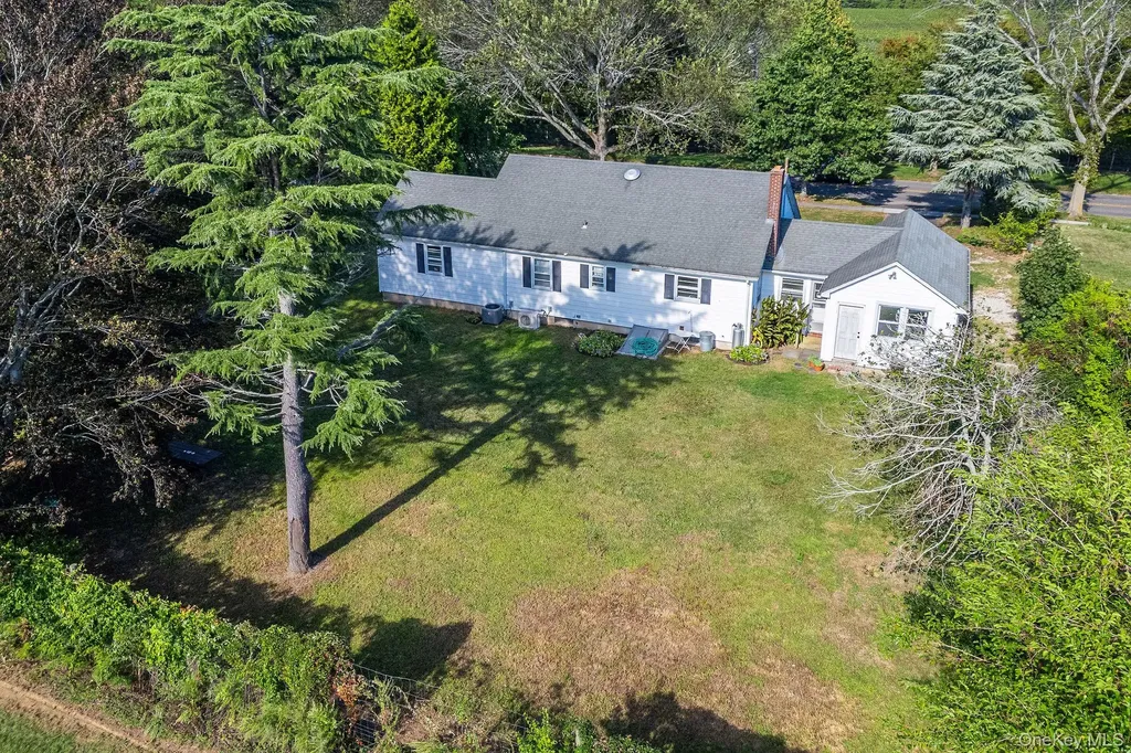 585 Peconic Lane Peconic NY 11958