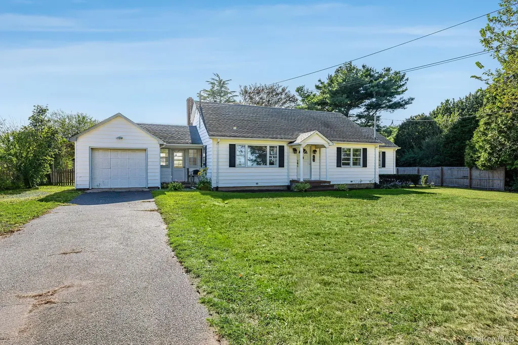 585 Peconic Lane Peconic NY 11958