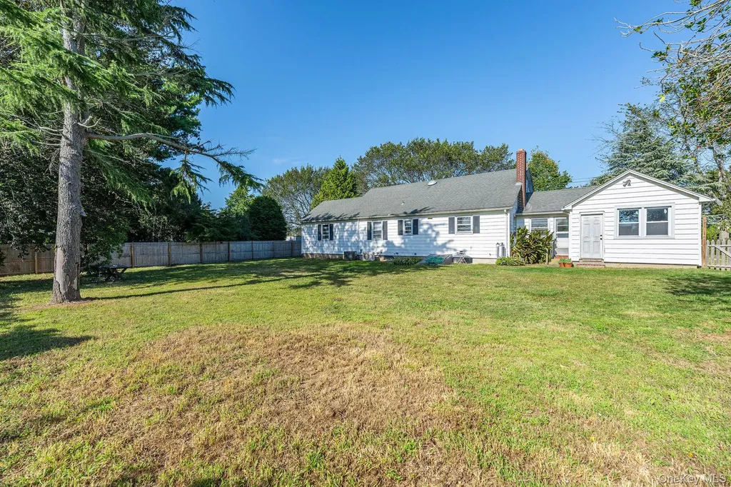 585 Peconic Lane Peconic NY 11958