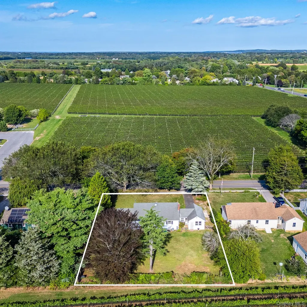 585 Peconic Lane Peconic NY 11958