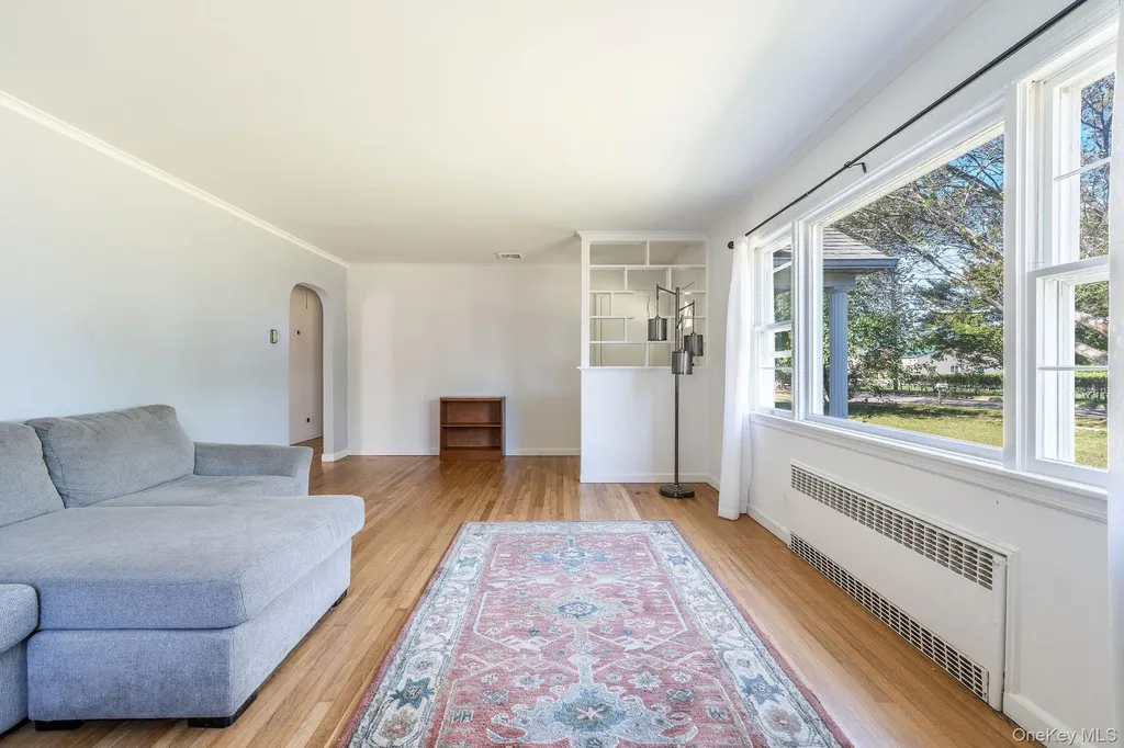 585 Peconic Lane Peconic NY 11958