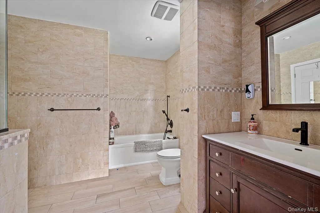 1361 Boxwood Drive E Hewlett Harbor NY 11557