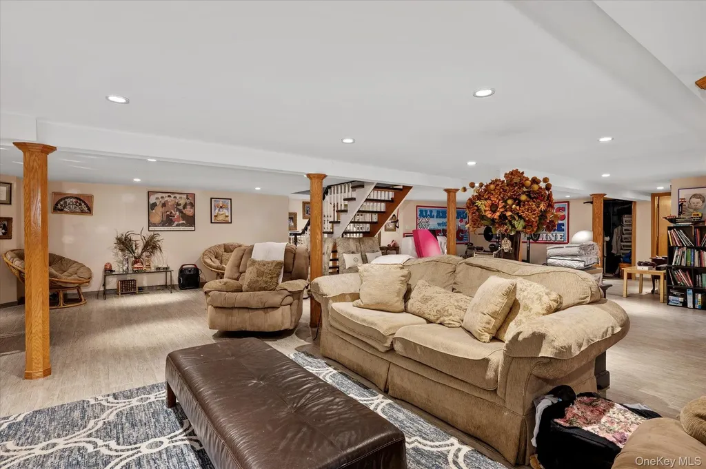 1361 Boxwood Drive E Hewlett Harbor NY 11557