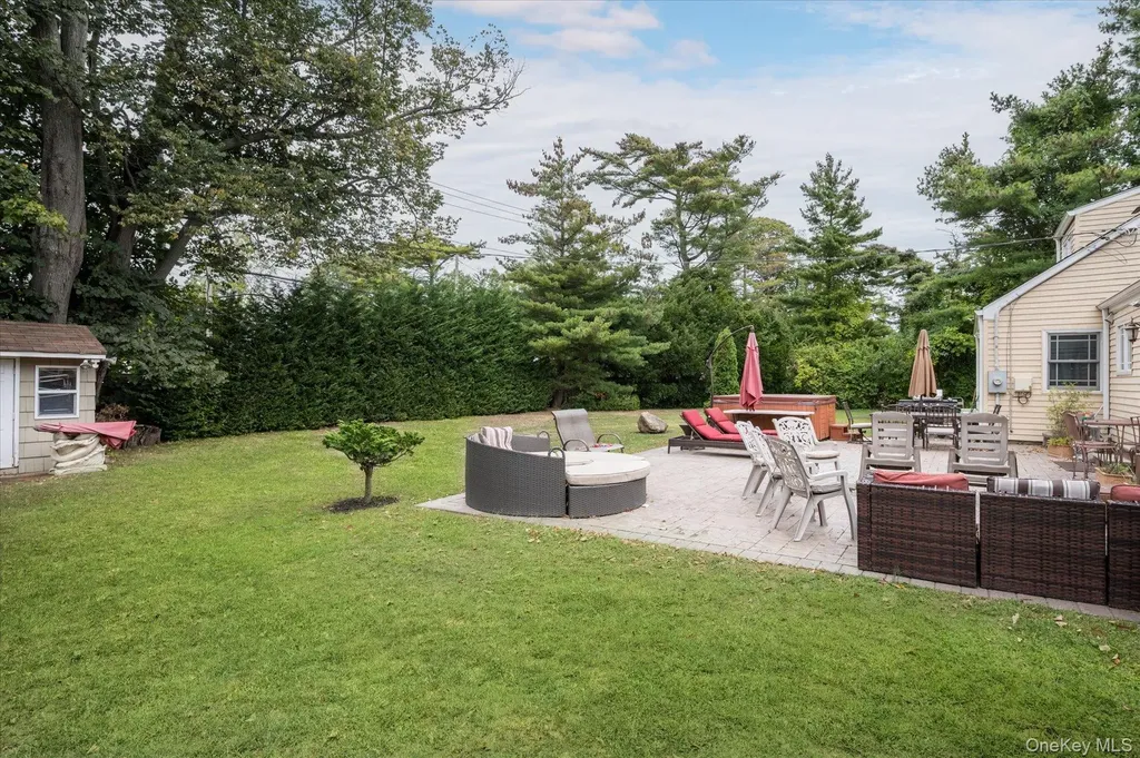 1361 Boxwood Drive E Hewlett Harbor NY 11557