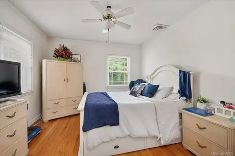 1361 Boxwood Drive E Hewlett Harbor NY 11557