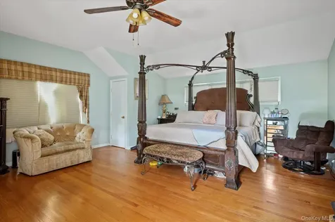 1361 Boxwood Drive E Hewlett Harbor NY 11557
