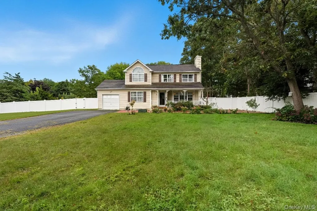 6 13th Street Selden NY 11784