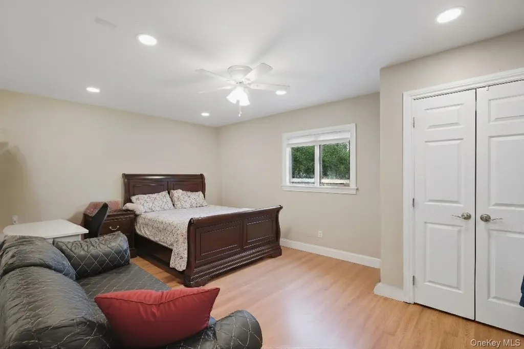 6 13th Street Selden NY 11784