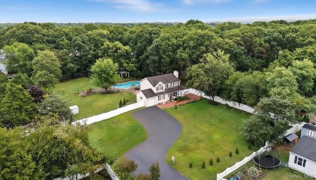 6 13th Street Selden NY 11784