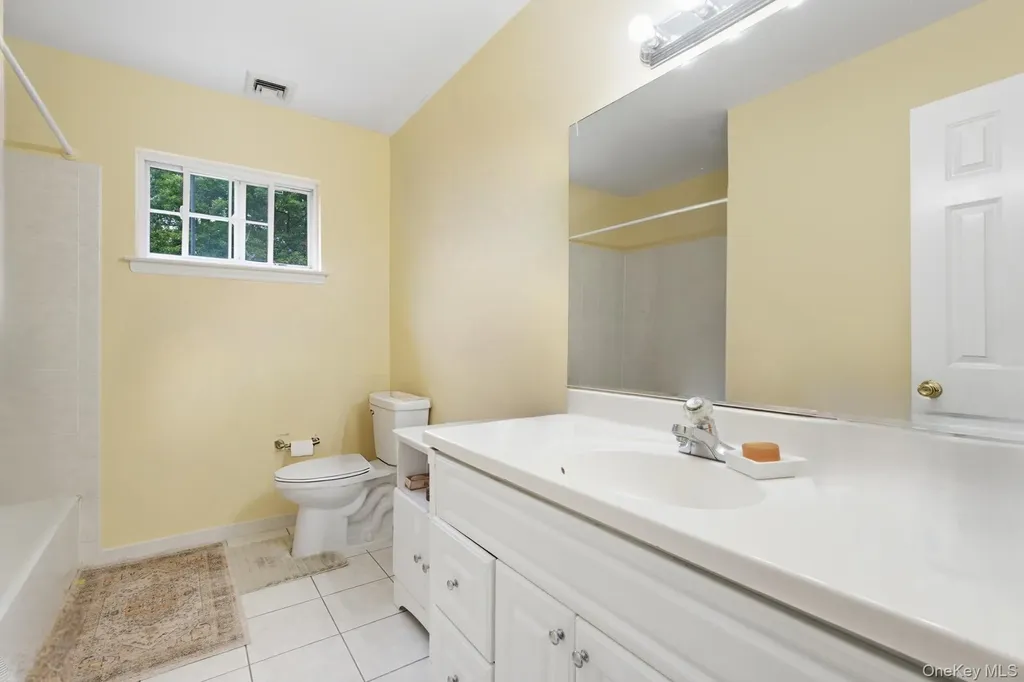 6 13th Street Selden NY 11784