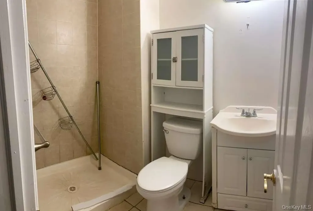 6 13th Street Selden NY 11784