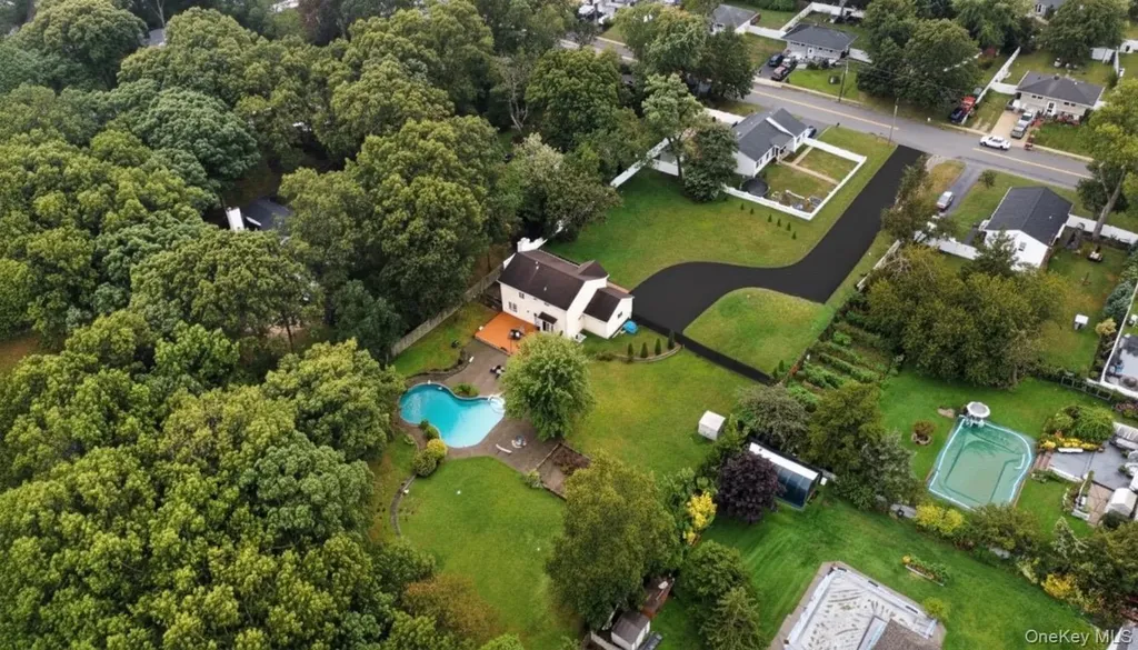 6 13th Street Selden NY 11784