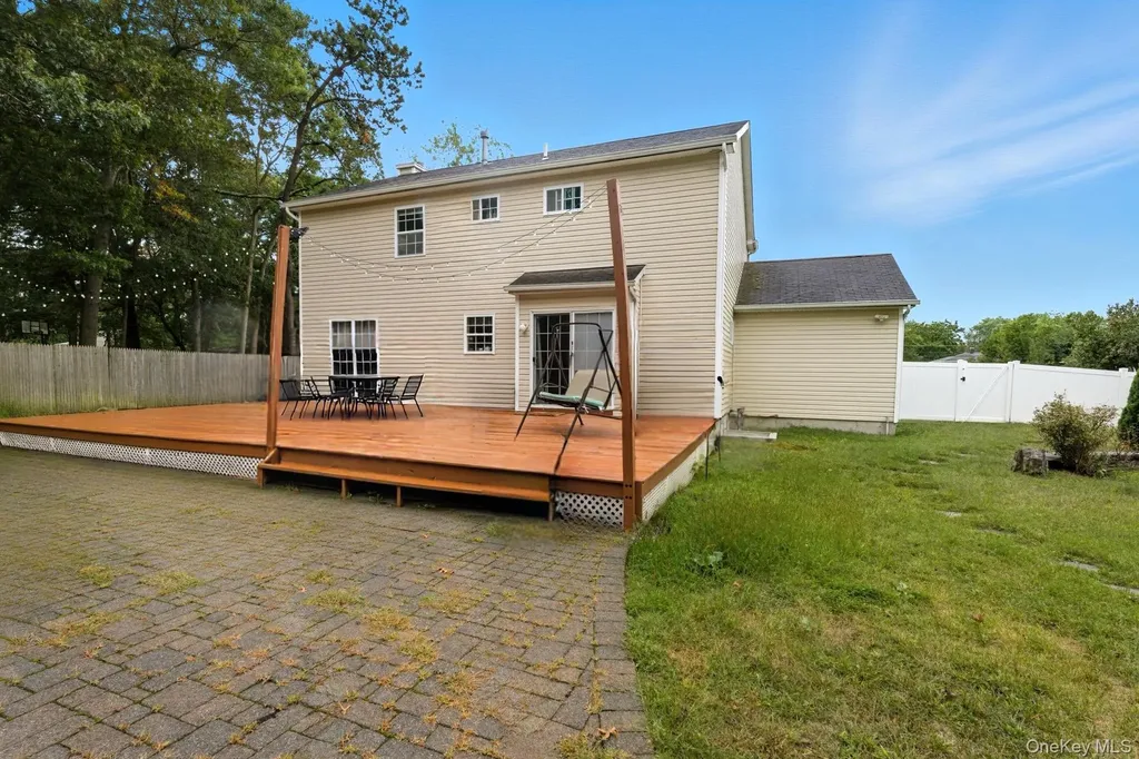 6 13th Street Selden NY 11784
