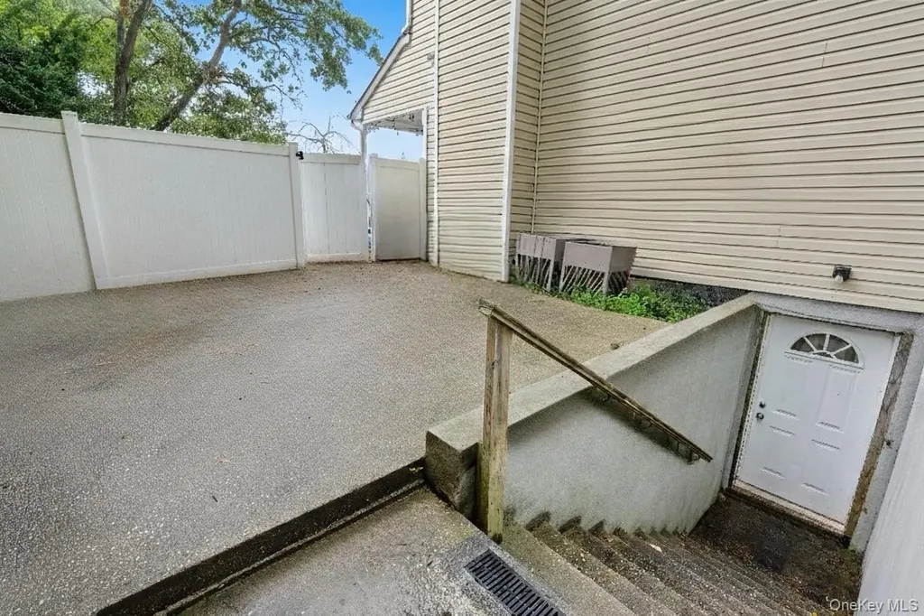 6 13th Street Selden NY 11784