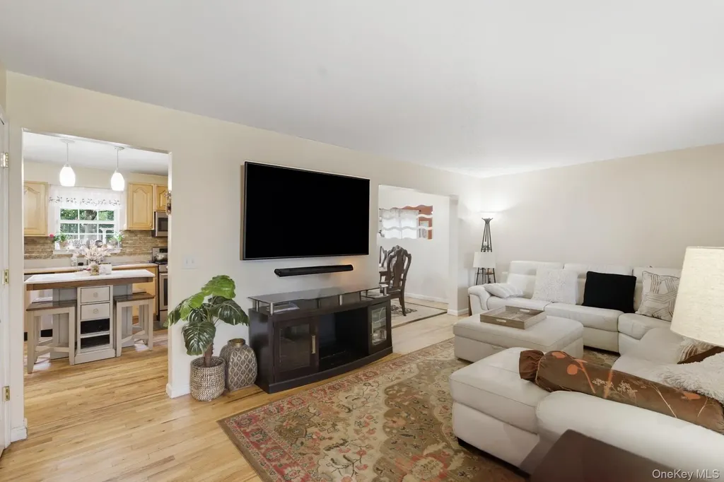 6 13th Street Selden NY 11784