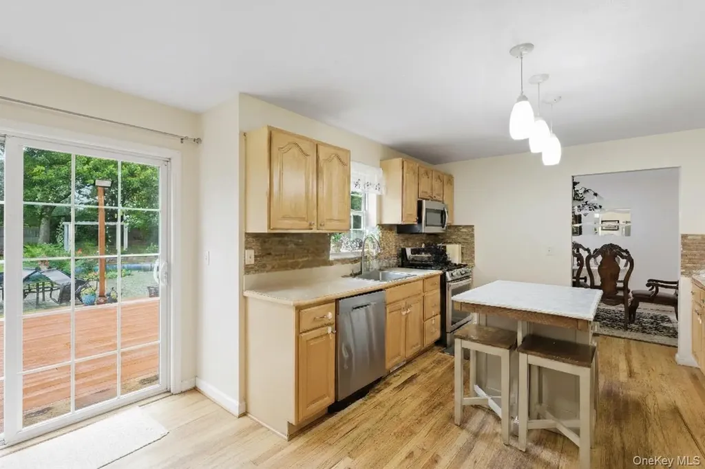 6 13th Street Selden NY 11784
