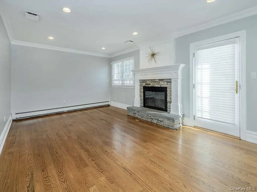 30 Knoll Lane Glen Head NY 11545