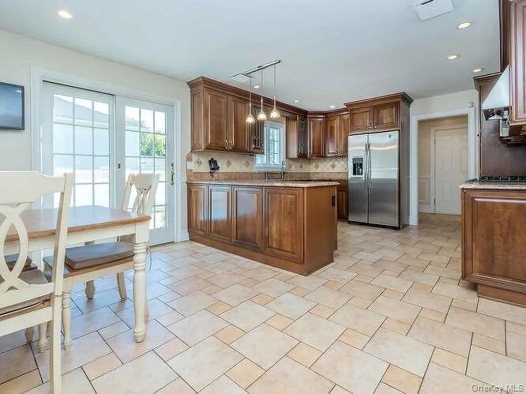 30 Knoll Lane Glen Head NY 11545