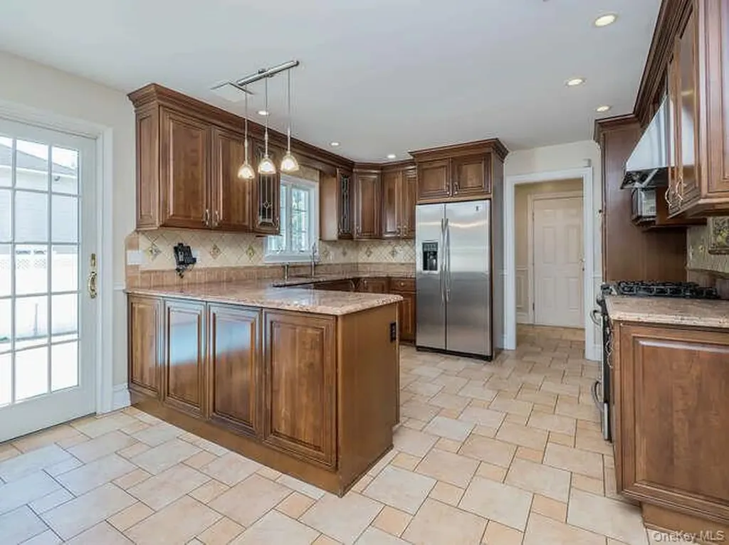 30 Knoll Lane Glen Head NY 11545