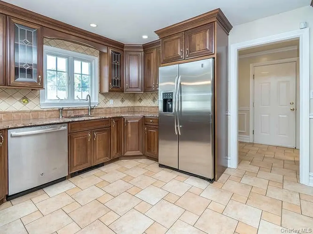 30 Knoll Lane Glen Head NY 11545