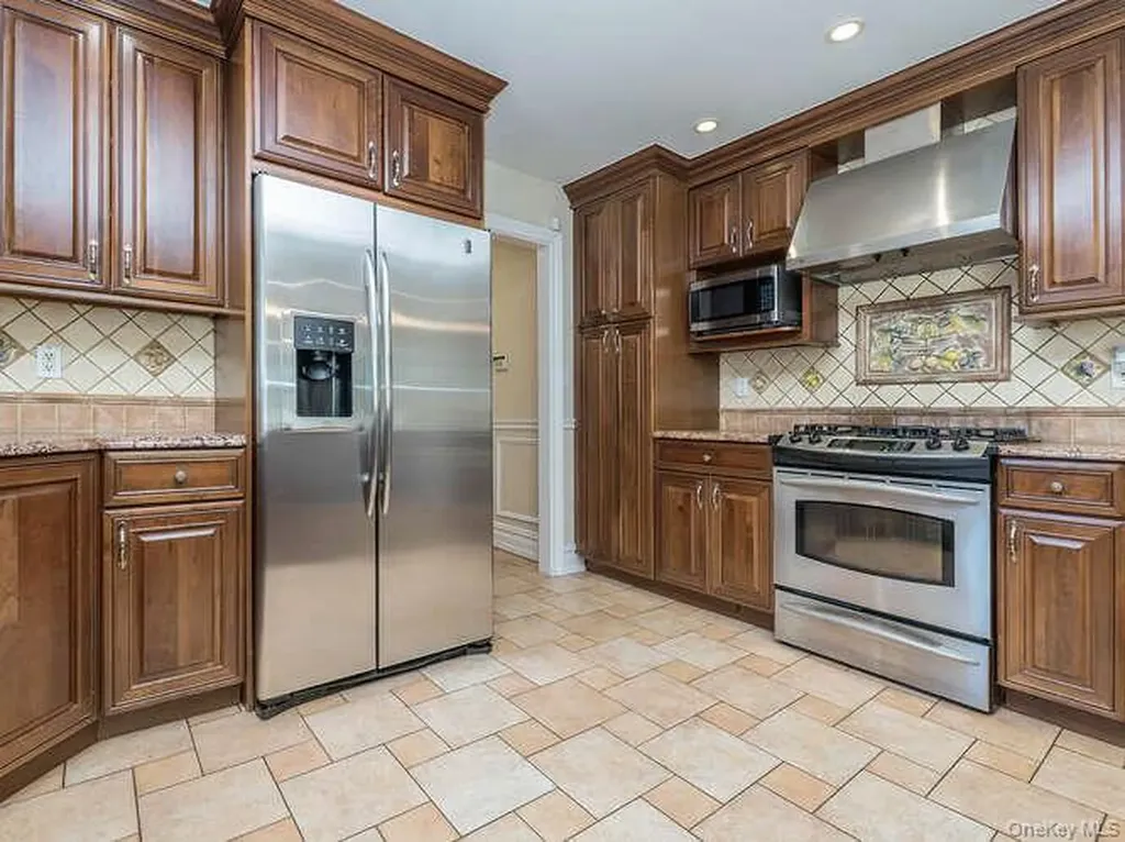 30 Knoll Lane Glen Head NY 11545