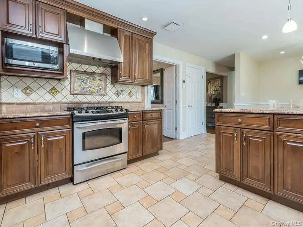 30 Knoll Lane Glen Head NY 11545