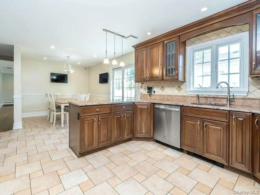 30 Knoll Lane Glen Head NY 11545