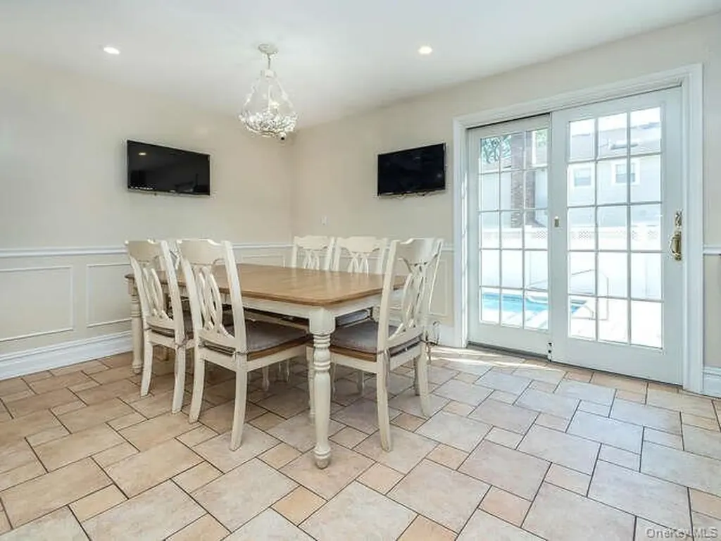 30 Knoll Lane Glen Head NY 11545