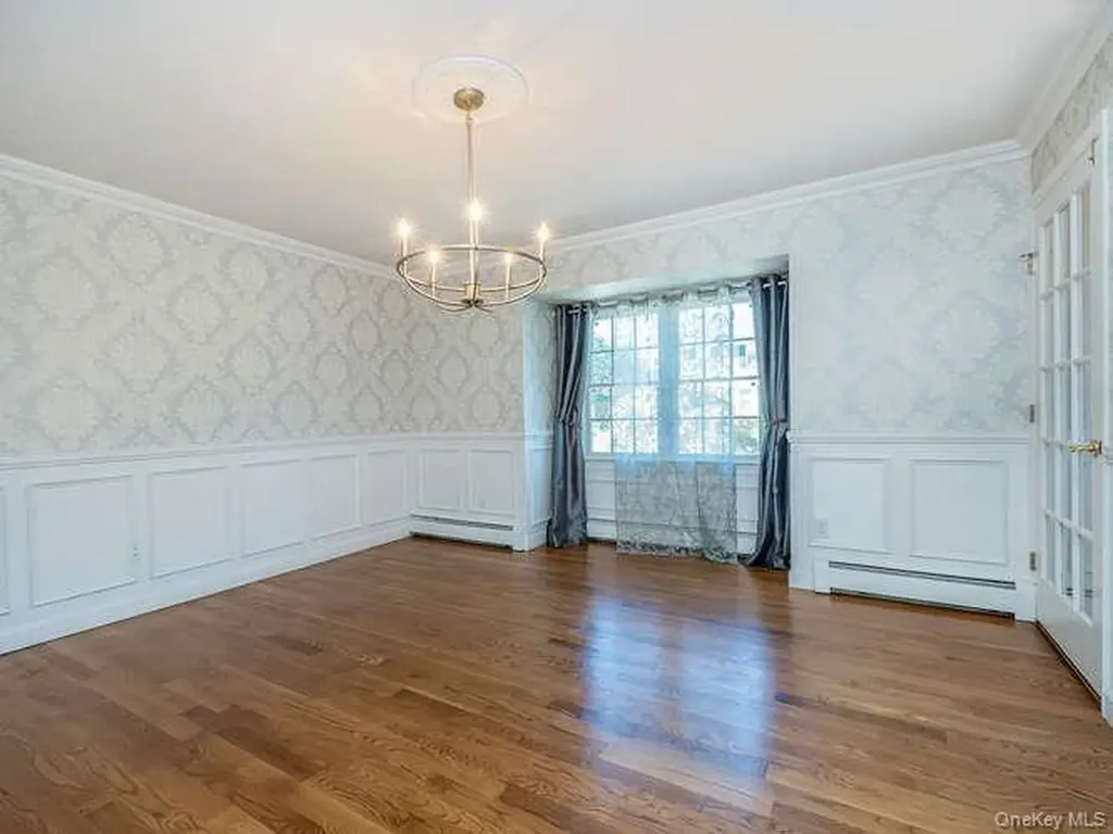 30 Knoll Lane Glen Head NY 11545