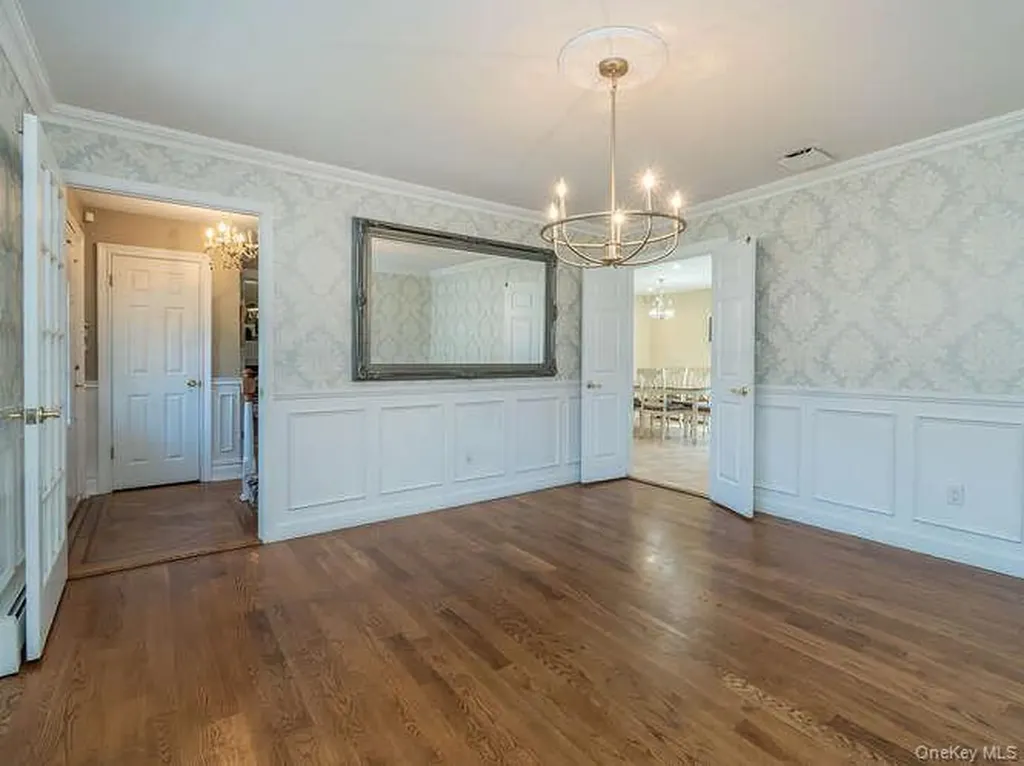 30 Knoll Lane Glen Head NY 11545