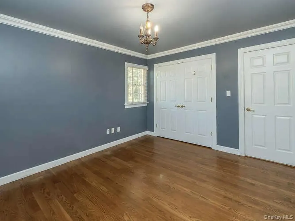 30 Knoll Lane Glen Head NY 11545