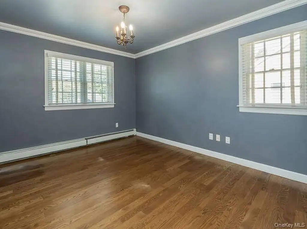 30 Knoll Lane Glen Head NY 11545