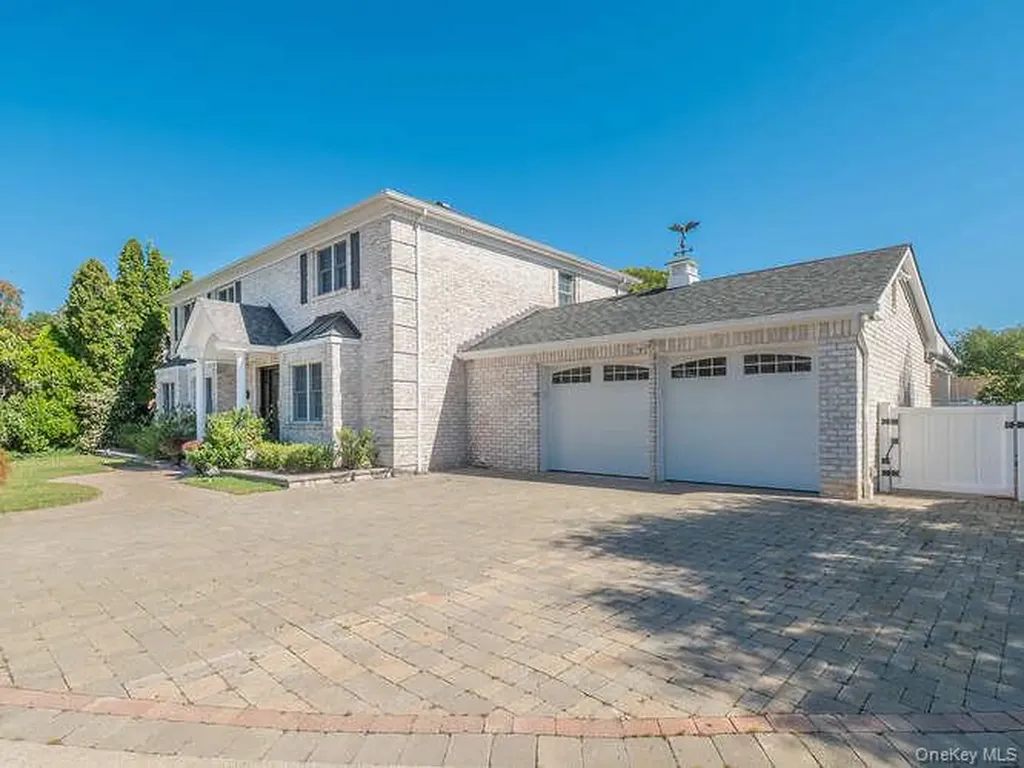 30 Knoll Lane Glen Head NY 11545