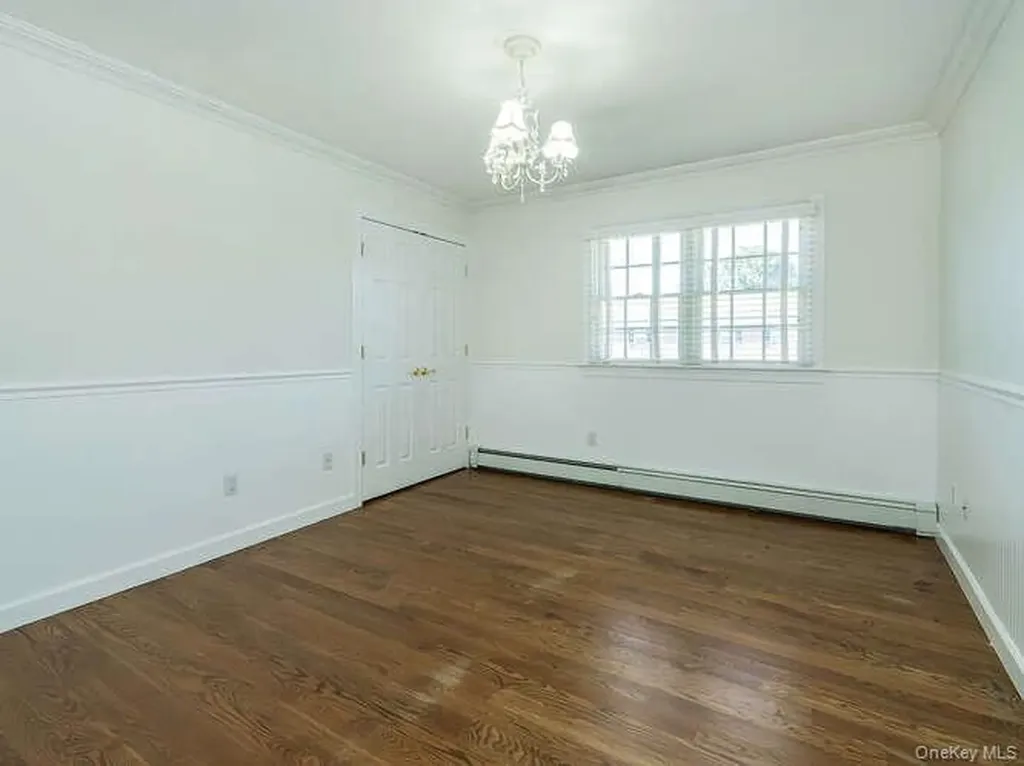 30 Knoll Lane Glen Head NY 11545