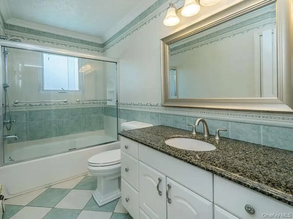 30 Knoll Lane Glen Head NY 11545