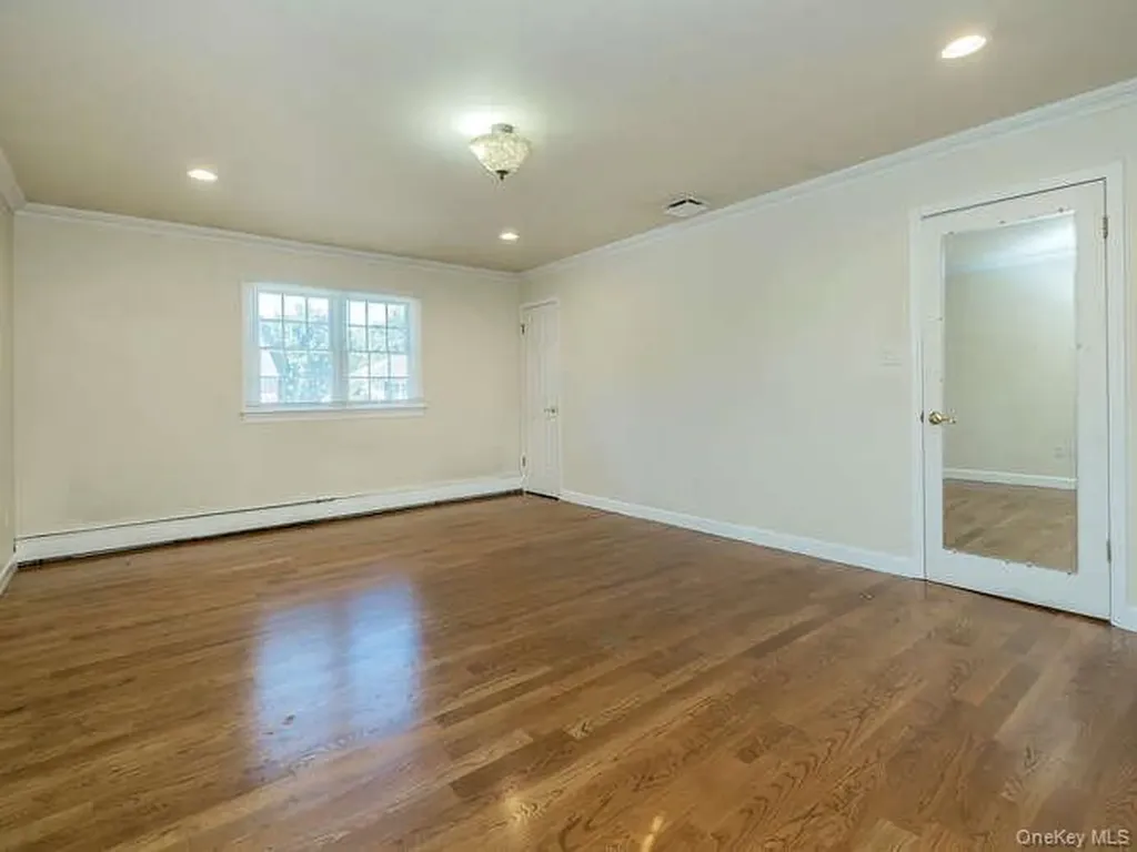 30 Knoll Lane Glen Head NY 11545