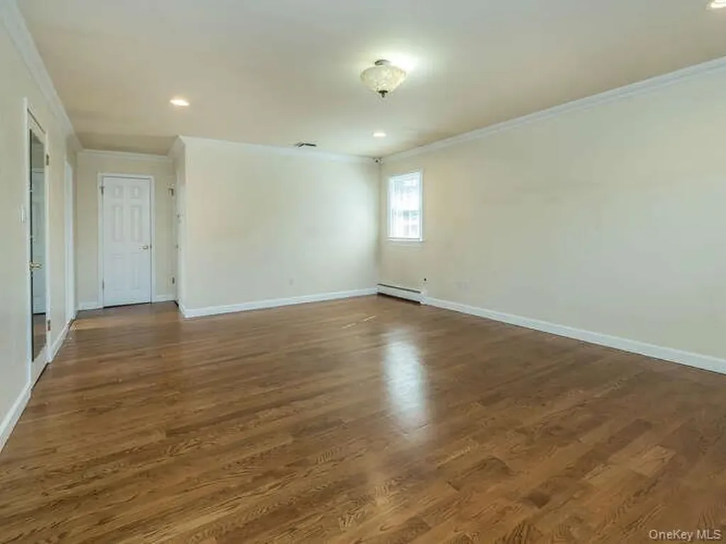 30 Knoll Lane Glen Head NY 11545